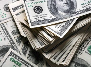 iStock/Getty Images; psychology of seasonal cash flow